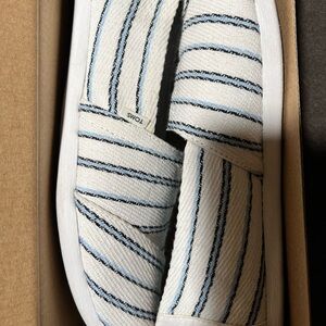 Tom’s Alpargata white textured stripe WMN 8.5